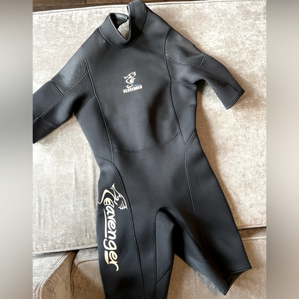Like New Black Seavenger wetsuit size XS)